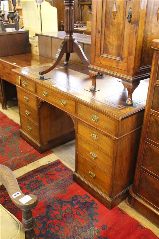 Victorian mahogany twin kneehole desk, inset gilt-tooled red skiver